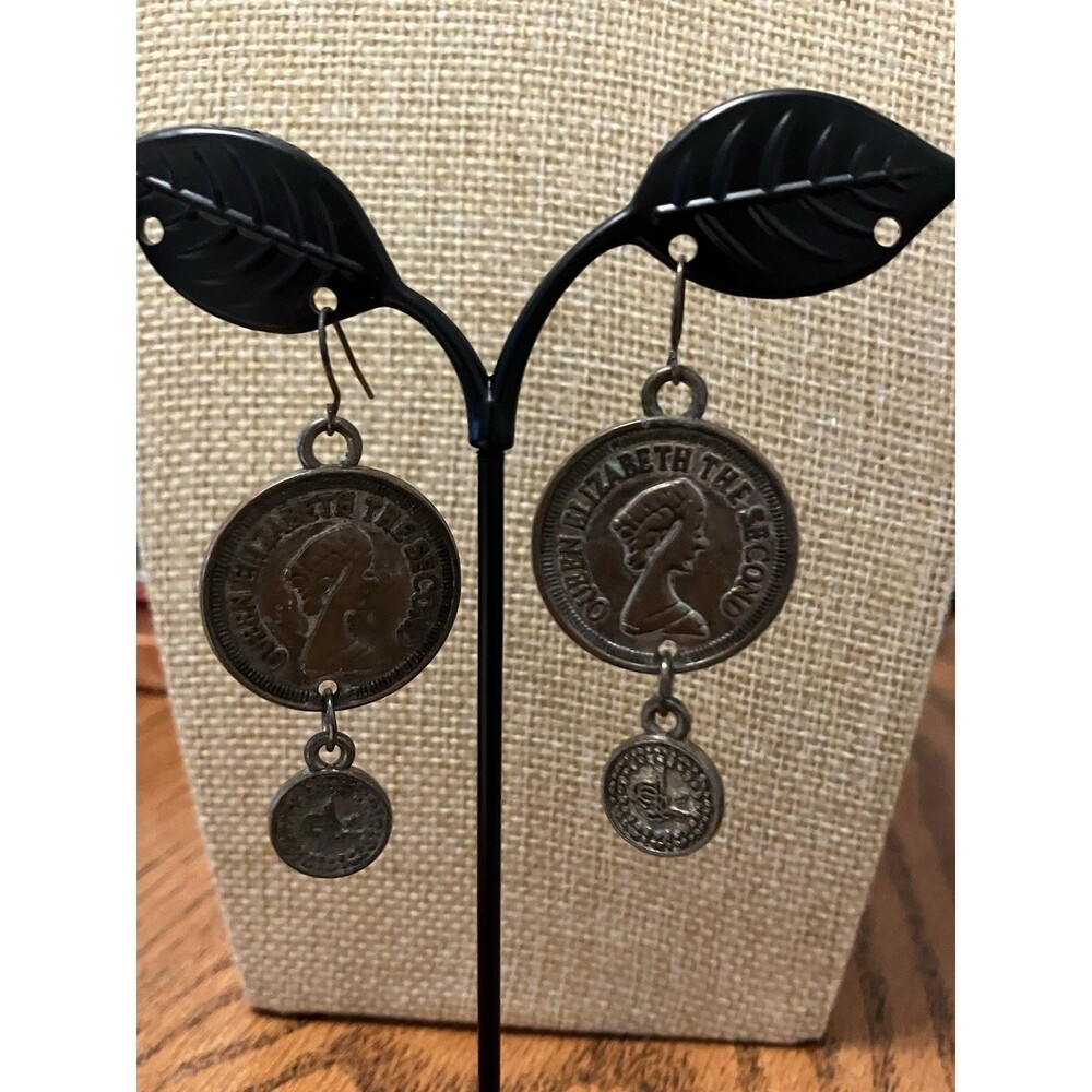 Dangle Earrings Queen Elizabeth Coin Chandelier Pierced 2” silver Tone Vintage